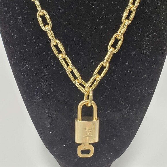 100% Auth Louis Vuitton Lock & Key with Unbranded Gold Plated Chain Necklace - Picture 2 of 11